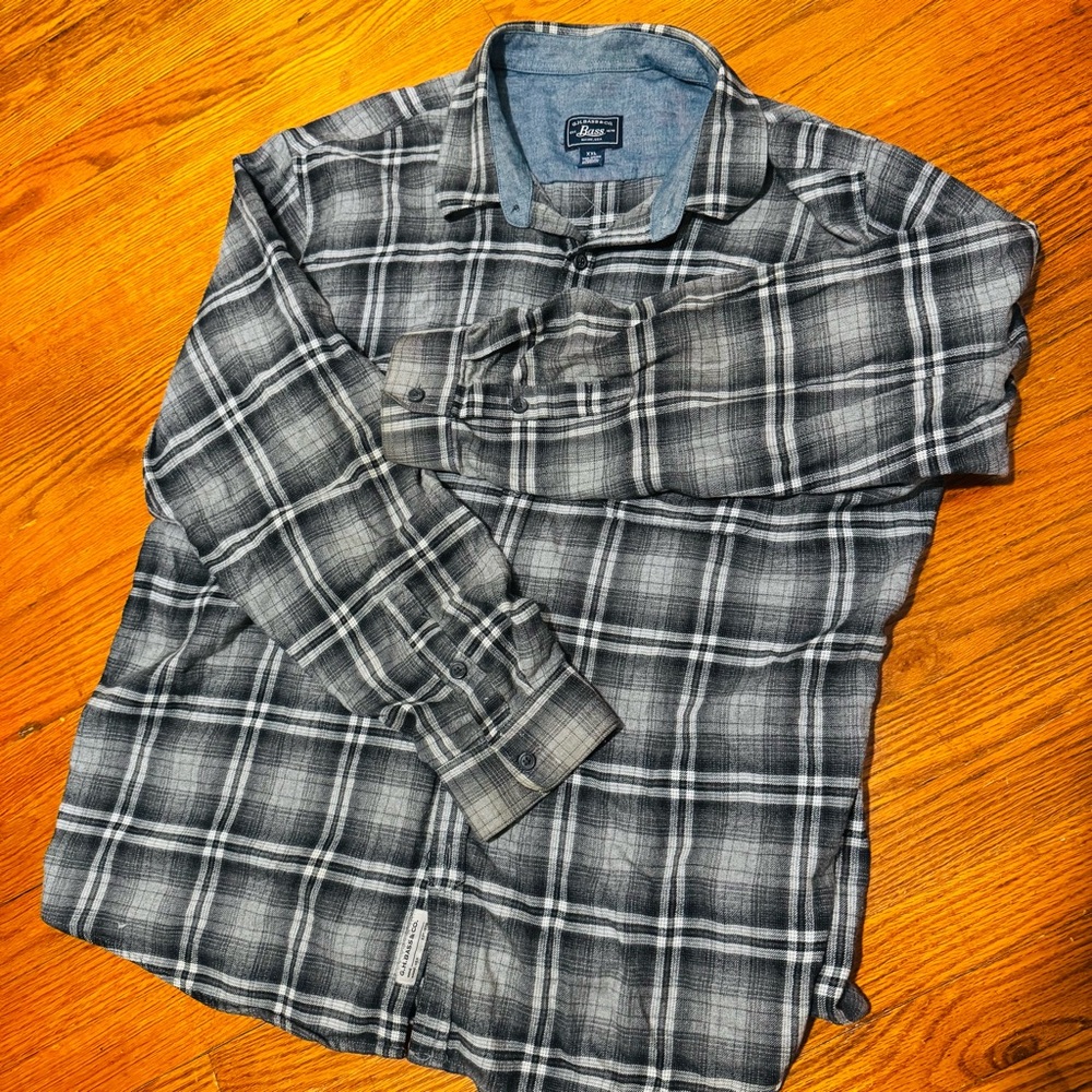 G.H Bass & Co.Gray Plaid Button-up Flannel